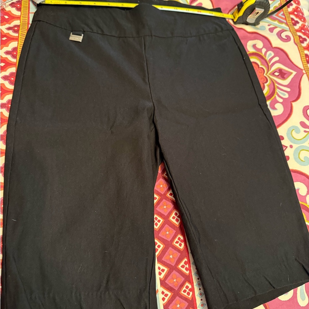 Premise Bermuda shorts. Black. Pull on flat front. EUC. size XS.